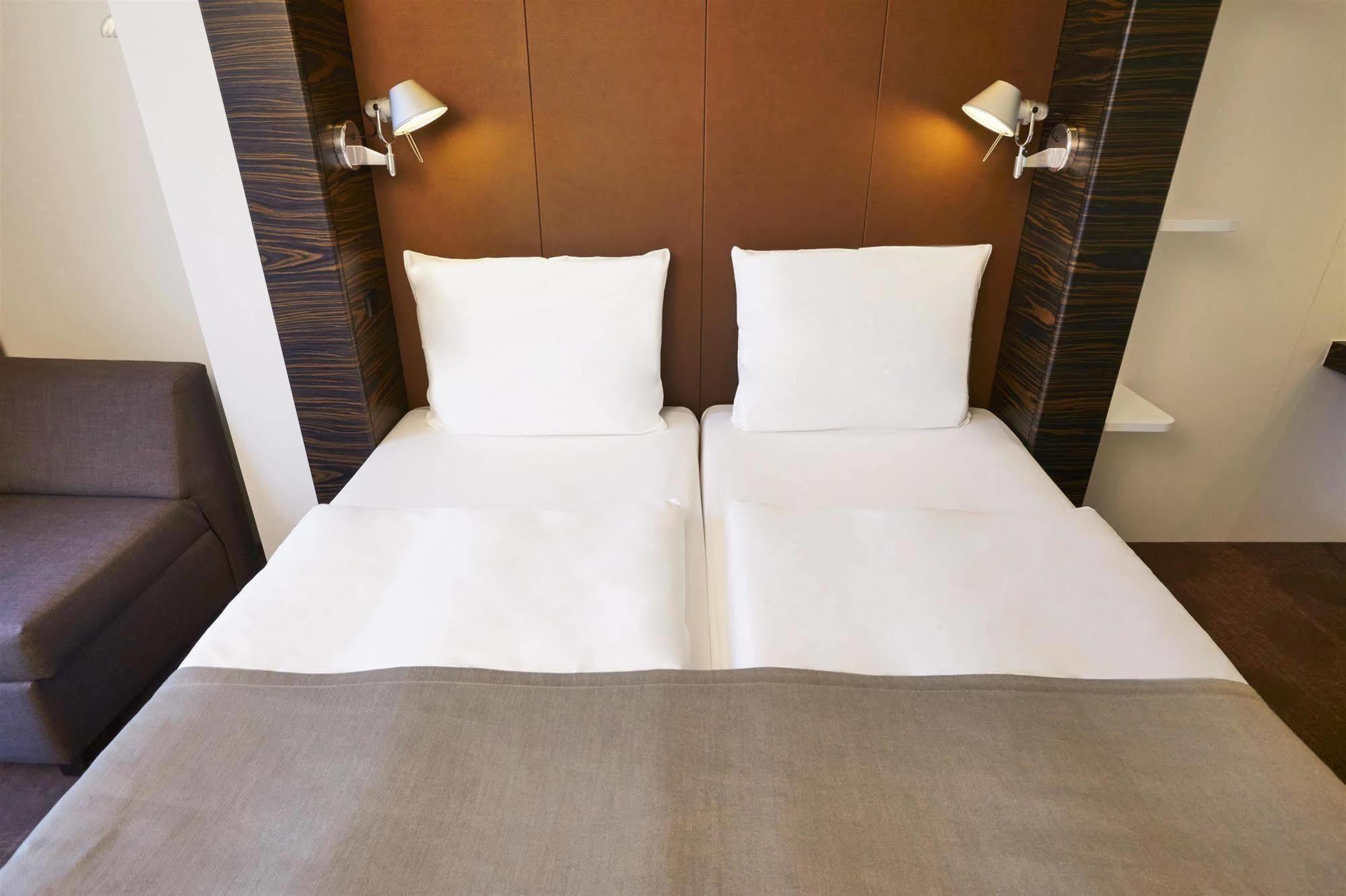 B&B Hotel Muenchen-プッツブルン エクステリア 写真