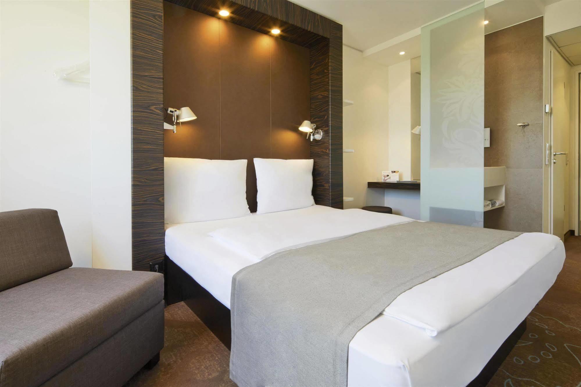 B&B Hotel Muenchen-プッツブルン エクステリア 写真