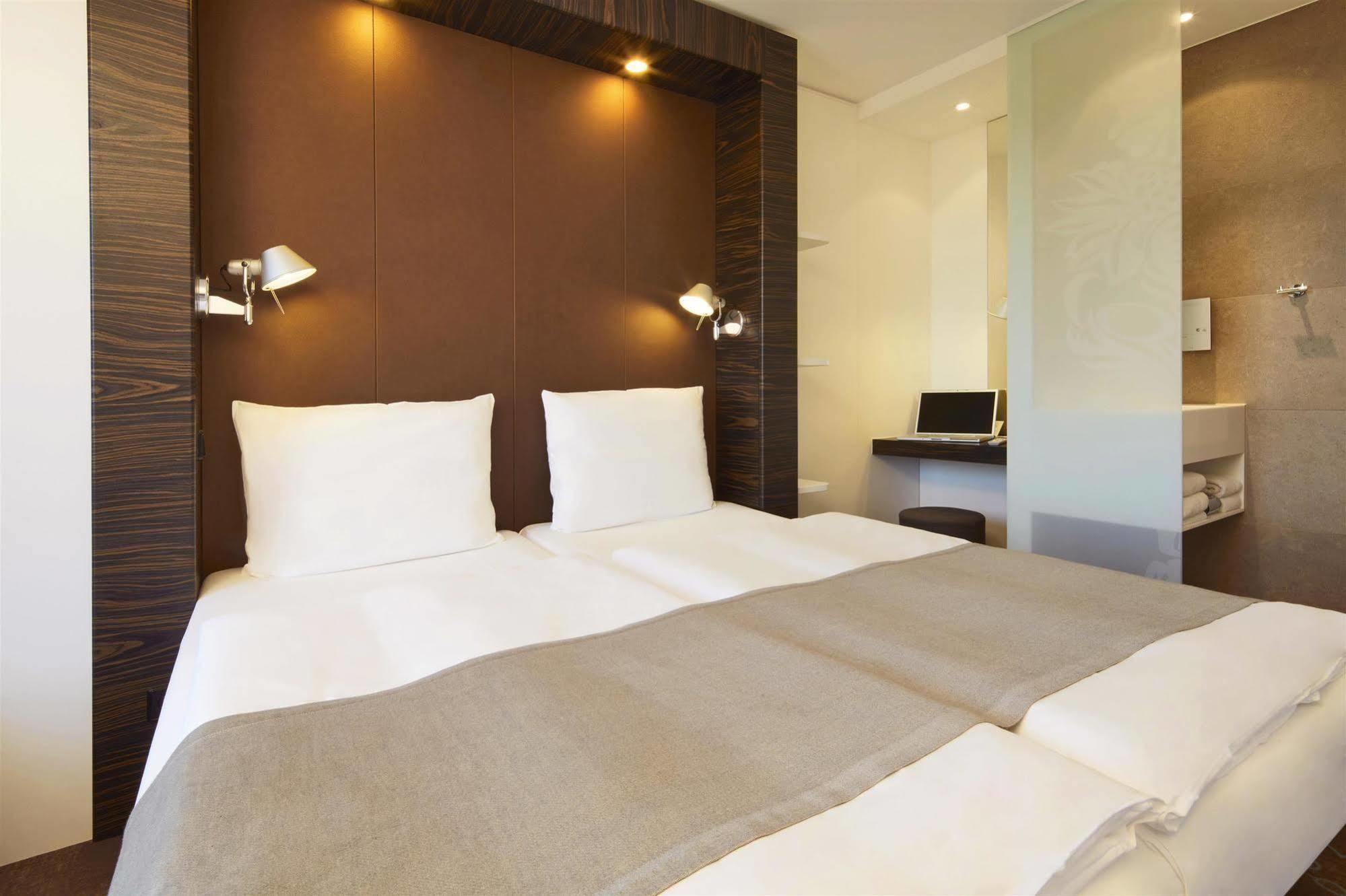 B&B Hotel Muenchen-プッツブルン エクステリア 写真