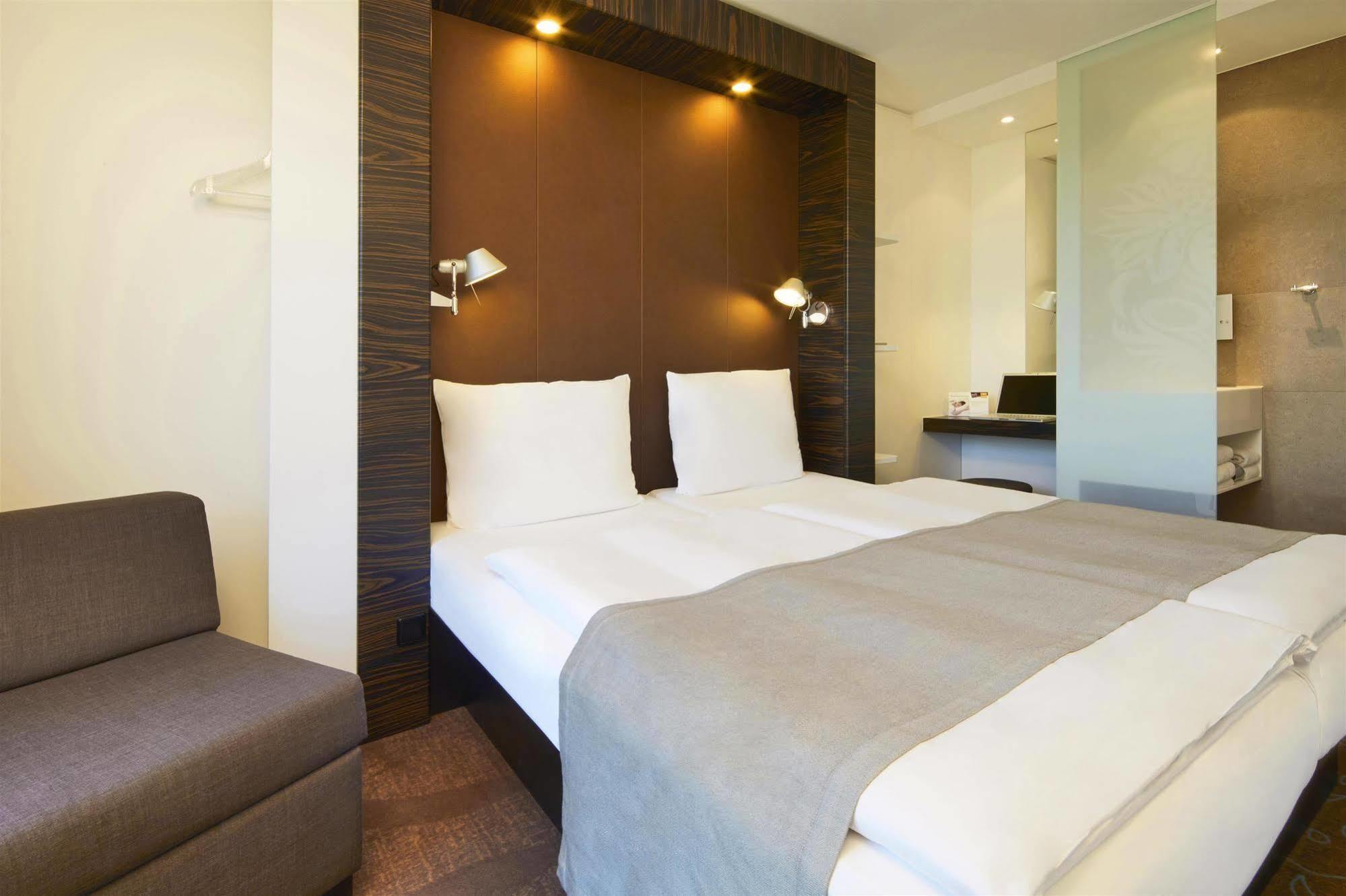 B&B Hotel Muenchen-プッツブルン エクステリア 写真